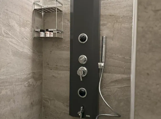 Istakoz & Restorant מלון *